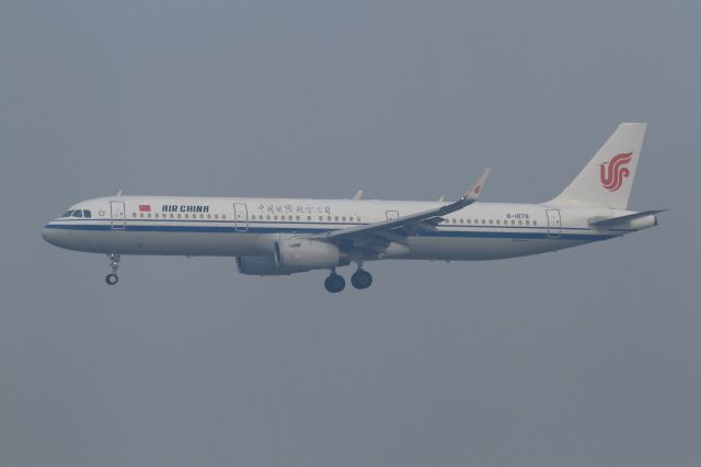 Airbus A321 (B-1878) - A dusty day. 17.03.2016