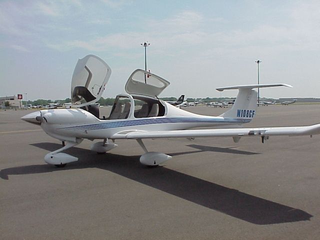 Diamond Star (N108CF)