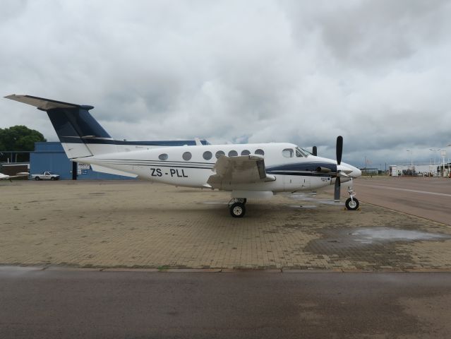 Beechcraft Super King Air 200 (ZS-PLL)