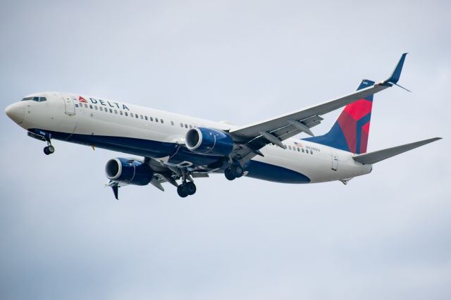 Boeing 737-900 (N928DU)