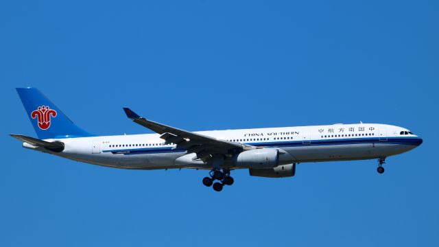 Airbus A330-300 (B-6111)