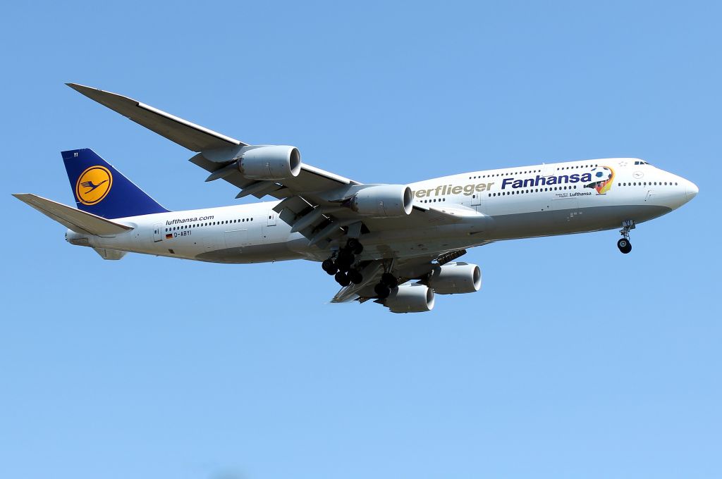 BOEING 747-8 (D-ABYI) - Fanhansa arriving from Frankfurt on 22L