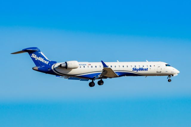 Canadair Regional Jet CRJ-700 (N768SK) - SkyWest CRJ700 landing at DFW on 12/27/22. Taken with a Canon R7 and Tamron 70-200 G2 lens.