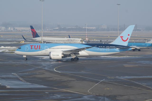 Boeing 787-8 (PH-TFL) - TUI B787-8 Dreamliner cn37228