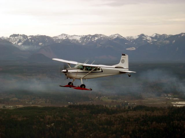 Cessna Skywagon (N9472N) - Flying back to Auburn on skis