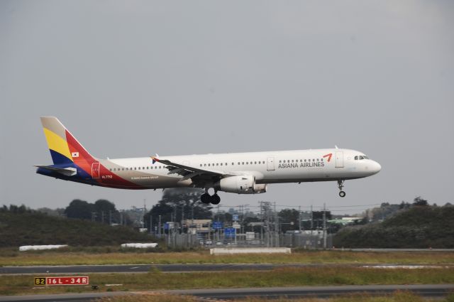 Airbus A321 (HL7712) - Landing at NRT Airport Runway 16L on 2011/10/9