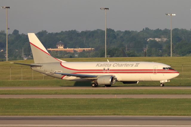 BOEING 737-400 (N129AC)