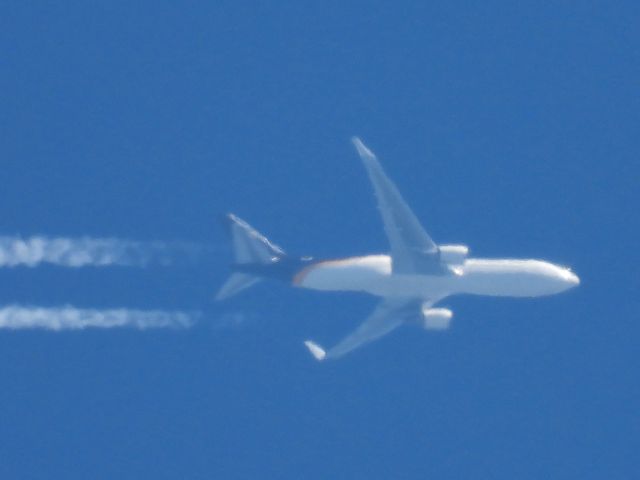 BOEING 767-300 (N351UP)