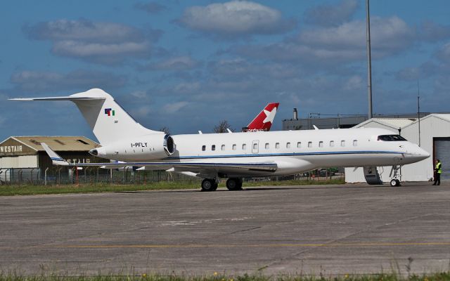 Bombardier Global Express (I-PFLY) - global i-pfly at shannon 13/5/15.