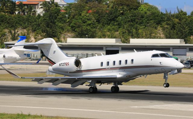 Canadair Challenger 350 (N727QS)