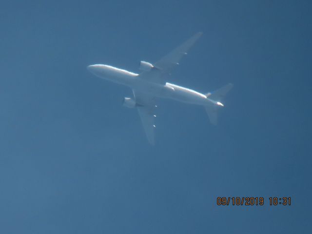 Boeing 777-200 (N776UA)