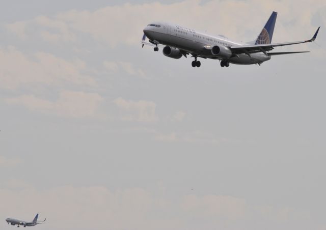 Boeing 737-900 (N69833)