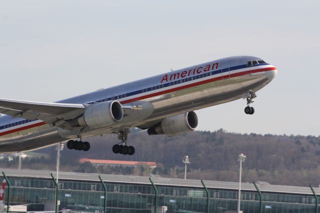 BOEING 767-200 (N345AN)