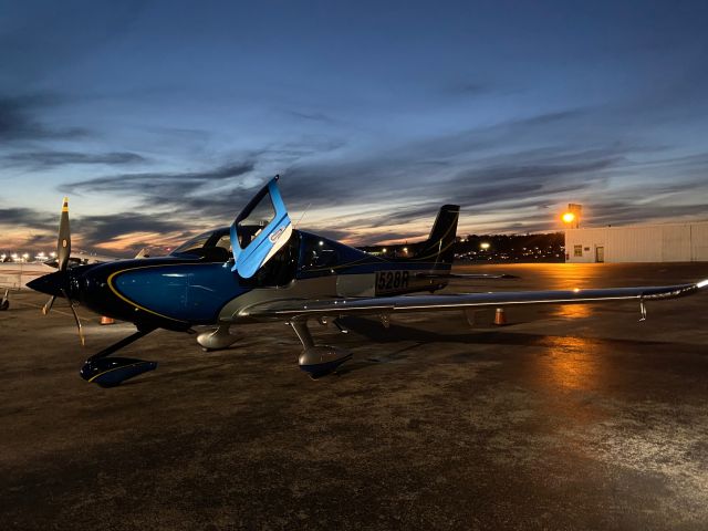 Cirrus SR-22 (N528R)