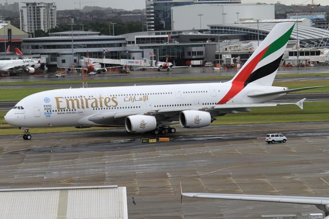 Airbus A380-800 (A6-EEQ)