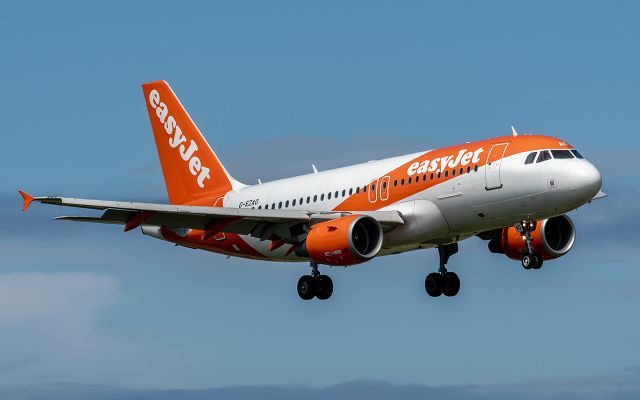 Airbus A319 (G-EZAO)