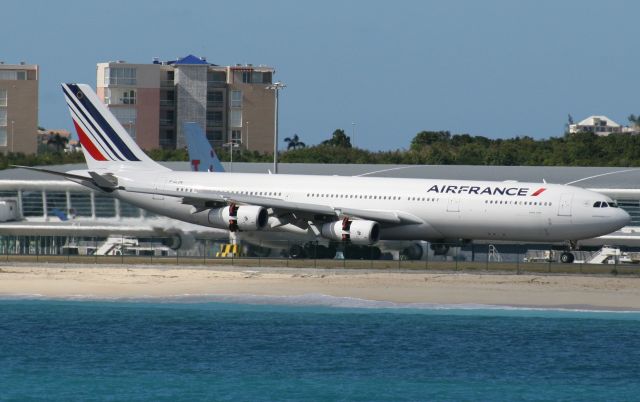 Airbus A340-300 (F-GLZN)