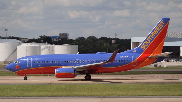 Boeing 737-700 (N266WN)