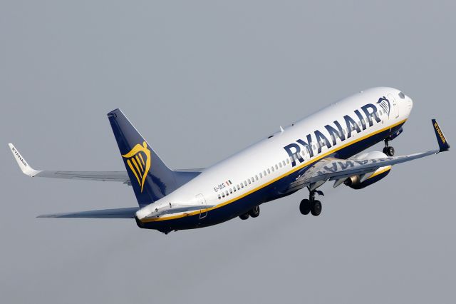 Boeing 737-800 (EI-DCG)