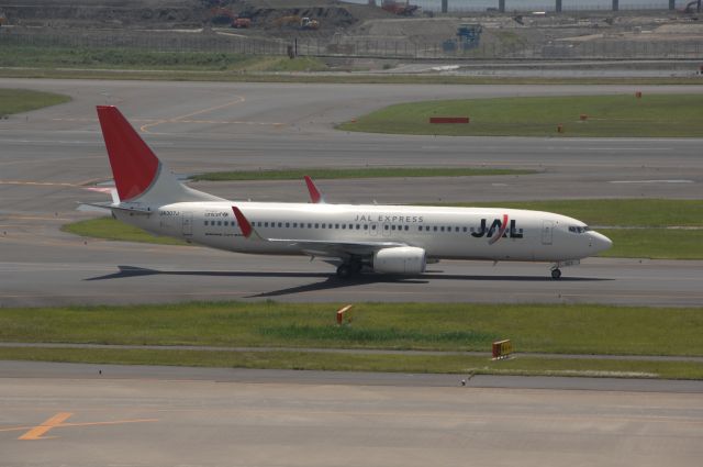 Boeing 737-800 (JA307J) - Taxi at Haneda Intl Airport on 2008/6/1 JAL c/s