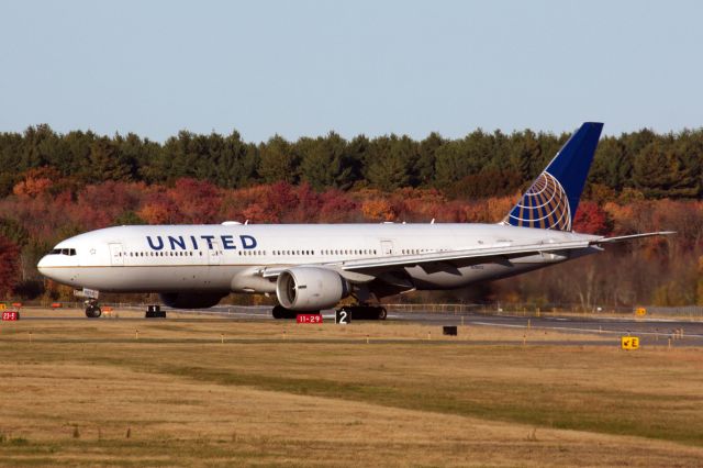 Boeing 777-200 (N78013) - The Denver Broncos Football Team arrives to Bedford Hanscom on 10/17/20 to play the New England Patriots the next day. Possibly the first time a B777 has visited BED.