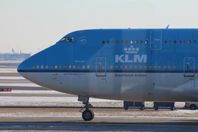 Boeing 747-400 (PH-BFO) - 012613 taxiing in at ORD