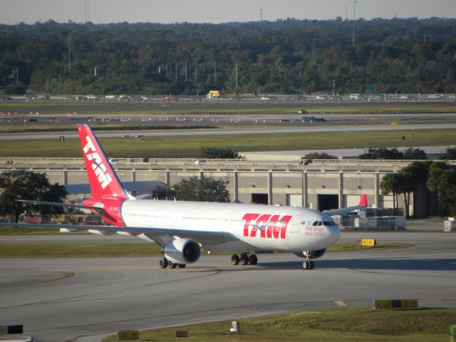 Airbus A330-200 (PT-MVC)