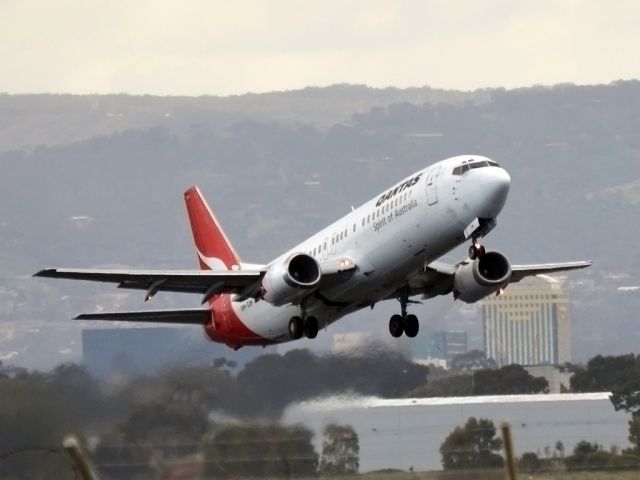 BOEING 737-400 (VH-TJH) - Getting airborne off runway 23.