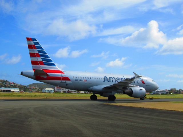 Airbus A319 (N701UW)