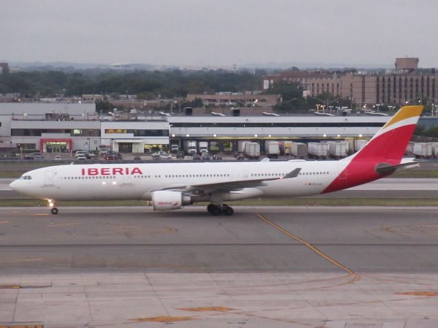 Airbus A330-300 (EC-LZJ)