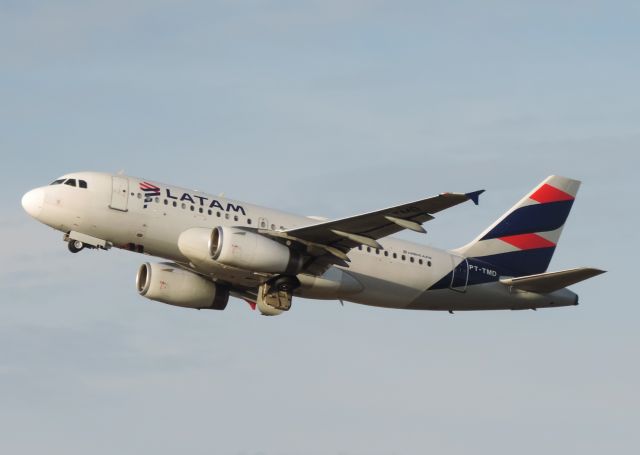 Airbus A319 (PT-TMD)