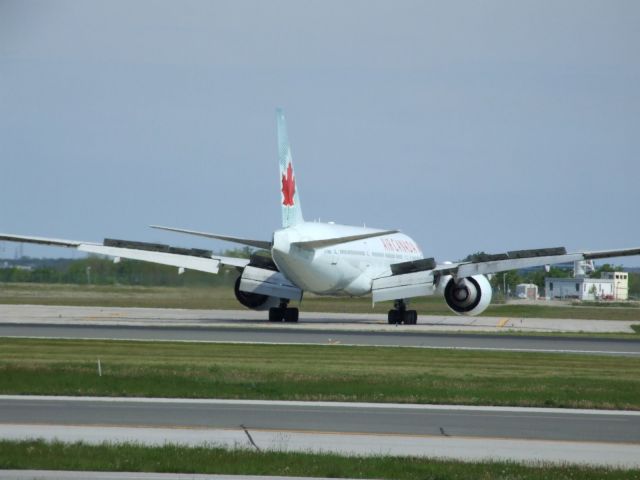 Boeing 777-200 (C-FNND) - Arriving on runway 23 from CYVR