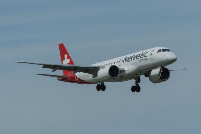 Embraer E190-E2 (HB-AZG) - WAW SPOTTING