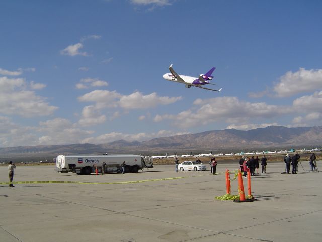 Boeing MD-11 (N525FE) - Counter-Man Portable Air Defense Systems (C-MANPADS) Northrop Grumman POD, FEDEX AIRCRAFT. TEST BED. PRESS DAY