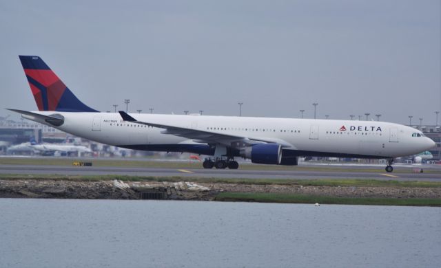 Airbus A330-300 (N821NW)