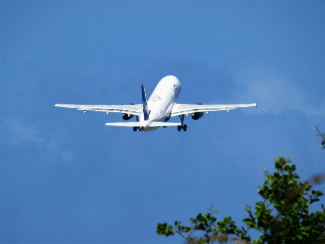 Airbus A320 (N766JB)