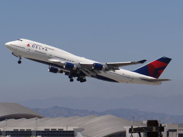 Boeing 747-400 (N675NW) - LAX 7/11/14