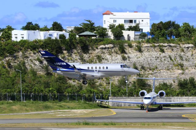 Hawker 800 (N707BM) - N707BM landing at TNCM