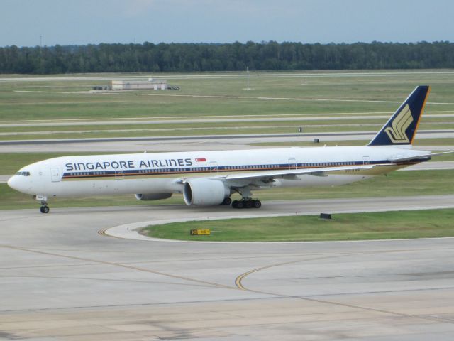 BOEING 777-300 (9V-SWP)