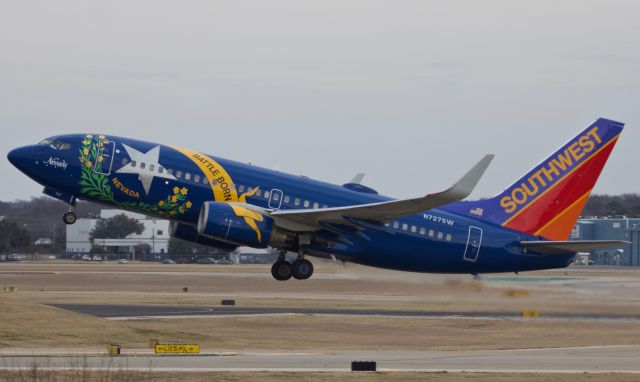 Boeing 737-700 (N727SW) - Nevada One departing Love Field