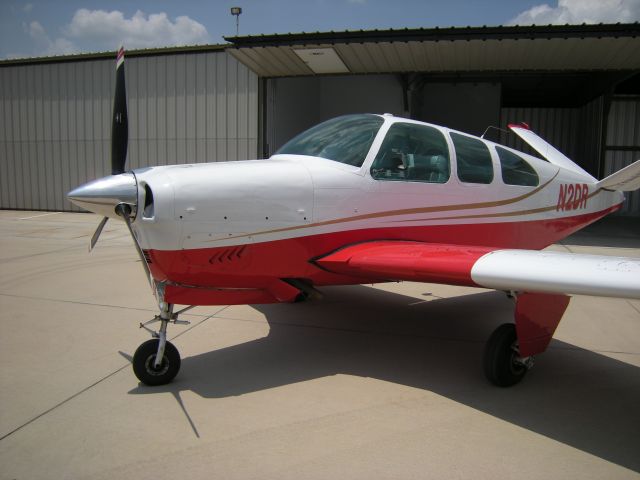 Beechcraft 35 Bonanza (N2DR)