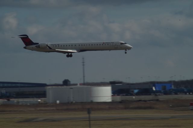 Canadair Regional Jet CRJ-900 (N827SK) - 12/28/24 OO3841 landing 22R TVC->DTW