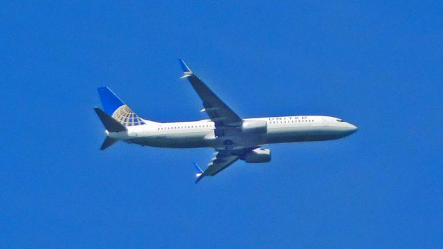 Boeing 737-700 — - 6 miles ENE of Dulles enroute from ATL to IAD.