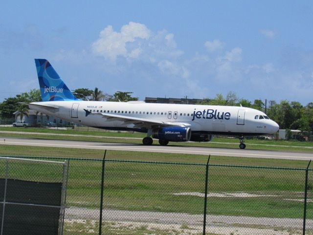 Airbus A320 (N659JB)