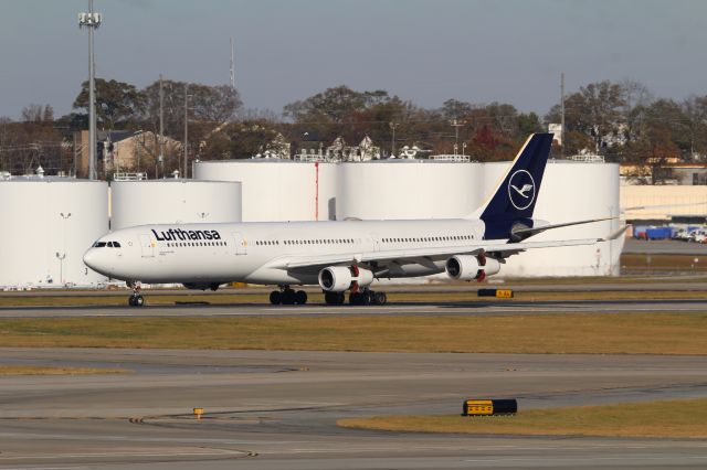 Airbus A340-300 (D-AIFE)