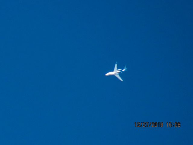 Embraer Phenom 300 (N715DE)