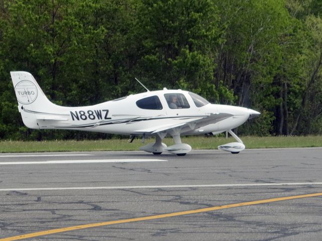 Cirrus SR-22 (N88WZ) - Take off runway 11.