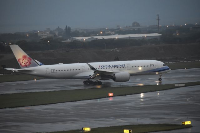 Airbus A350-900 (B-18919) - Taoyuan International Airport on a rainy daybr /Former SAS A350-900