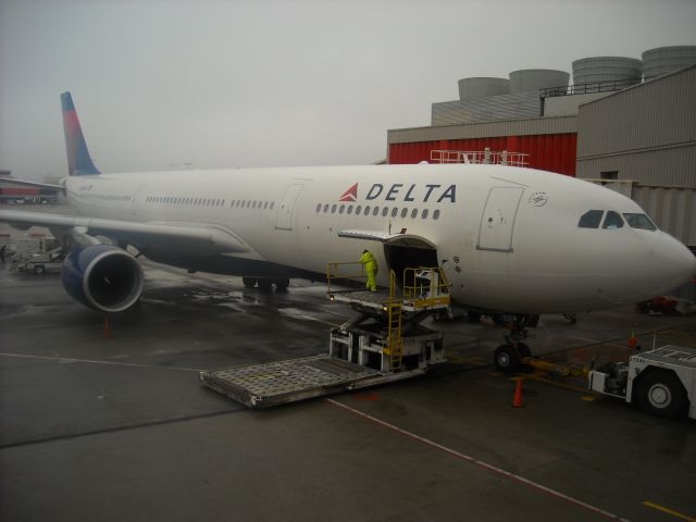 Airbus A330 (N814NW) - Former NW A330 loads for early flight out of concourse E (KATL) Atlanta HartsfieldJackson Airport.