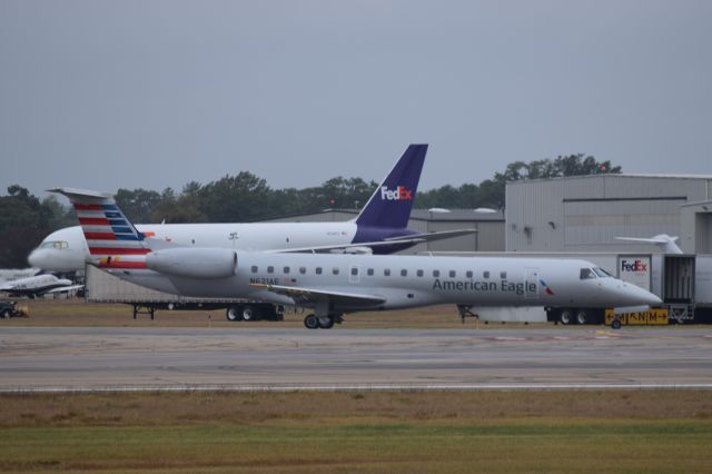 Embraer ERJ-145 (N621AE)